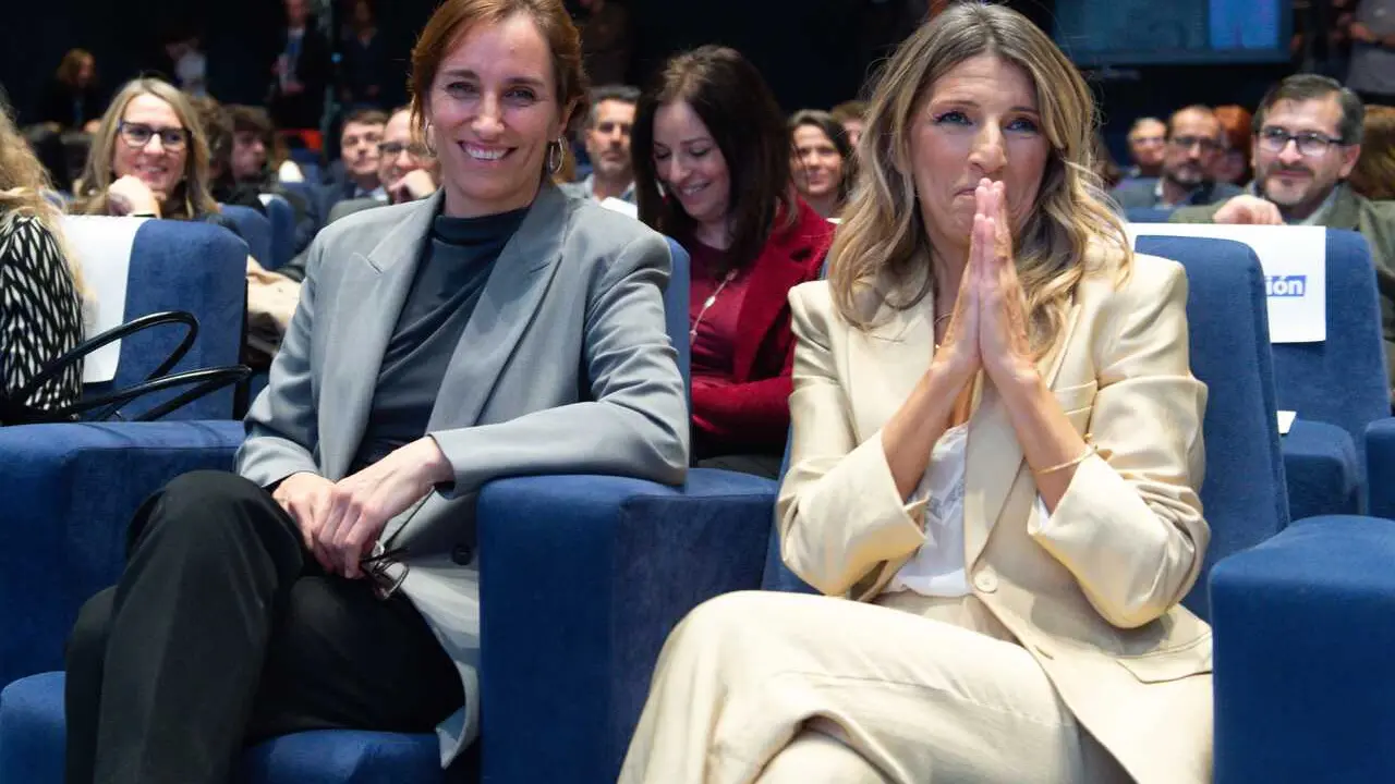 Archivo - (I-D)La ministra de Sanidad, M&oacute;nica Garc&iacute;a, y la vicepresidenta segunda y ministra de Trabajo y Econom&iacute;a Social, Yolanda D&iacute;az, durante el aniversario de la Ley de prevenci&oacute;n de Riesgos Laborales, a 5 de noviembre de 2025, en Madrid (Espa&ntilde;a).