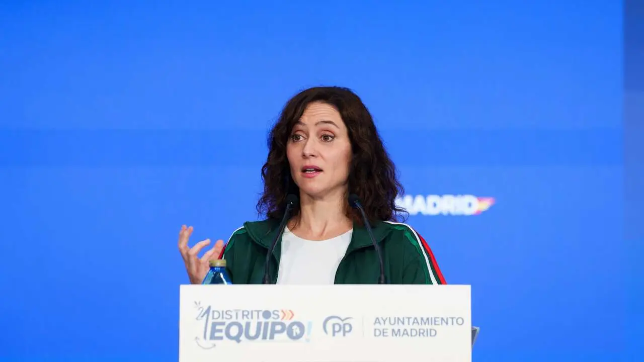 La presidenta de la Comunidad de Madrid y del PP de Madrid, Isabel D&iacute;az Ayuso, durante su participaci&oacute;n en la Jornada Entre Distritos del PP de Madrid, en los Viveros de Empresas de Carabanchel, a 25 de abril de 2026, en Madrid (Espa&ntilde;a).
