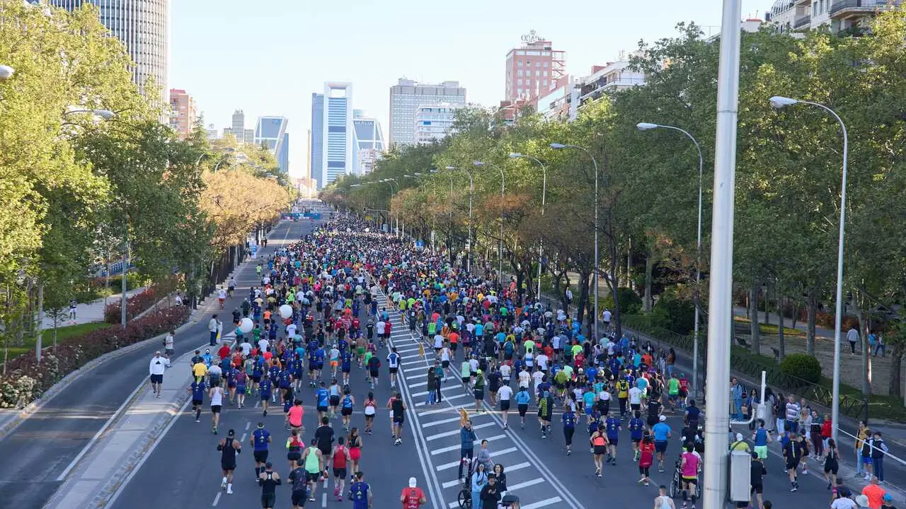 Archivo - Archivo.- Cientos de personas en la edici&oacute;n del Zurich Rock 'N' Roll Running Series de 2025