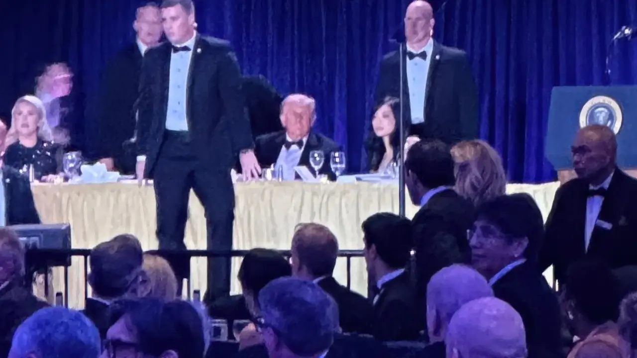 Donald Trump durante la cena donde se produjo el tiroteo