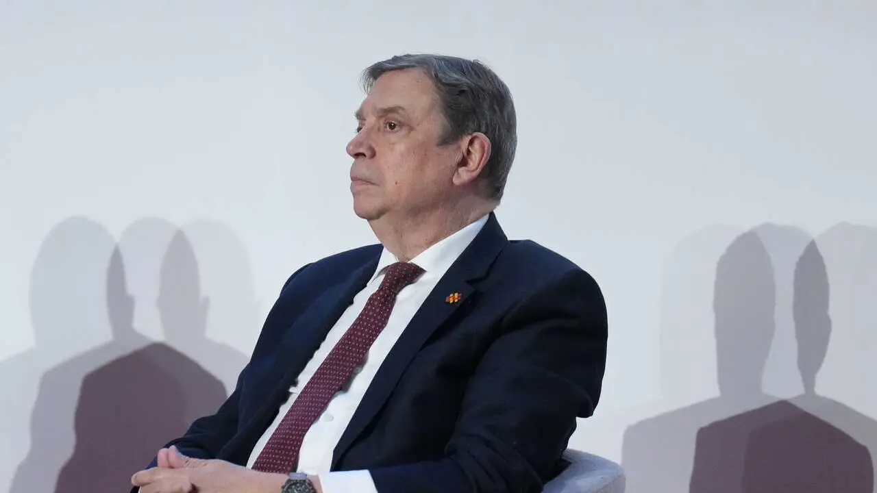 Archivo - El ministro de Agricultura, Pesca y Alimentaci&oacute;n, Luis Planas, durante la inauguraci&oacute;n de la  II Cumbre Agroalimentaria 'Sistemas alimentarios global.es&rsquo;, a 23 de marzo de 2026, en Barcelona, Catalunya (Espa&ntilde;a)