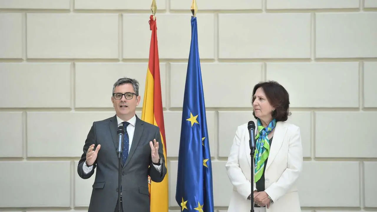 El ministro de la Presidencia, Justicia y Relaciones con las Cortes, F&eacute;lix Bola&ntilde;os visita, junto a la fiscal general del Estado, Teresa Peramato, las nuevas dependencias de la Fiscal&iacute;a en Madrid, a 27 de abril de 2026, en Madrid (Espa&ntilde;a).