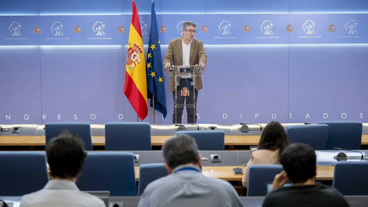 El portavoz del PSOE en el Congreso, Patxi L&oacute;pez, durante una rueda de prensa en el Congreso de los Diputados, a 28 de abril de 2026.