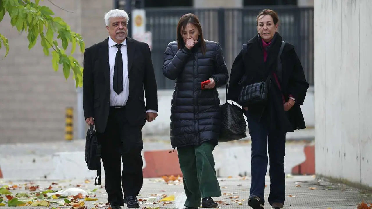 Archivo - La gestora Merc&eacute; Giron&eacute;s (c), a su llegada a la Audiencia Nacional, a 24 de noviembre de 2025, en Madrid (Espa&ntilde;a).