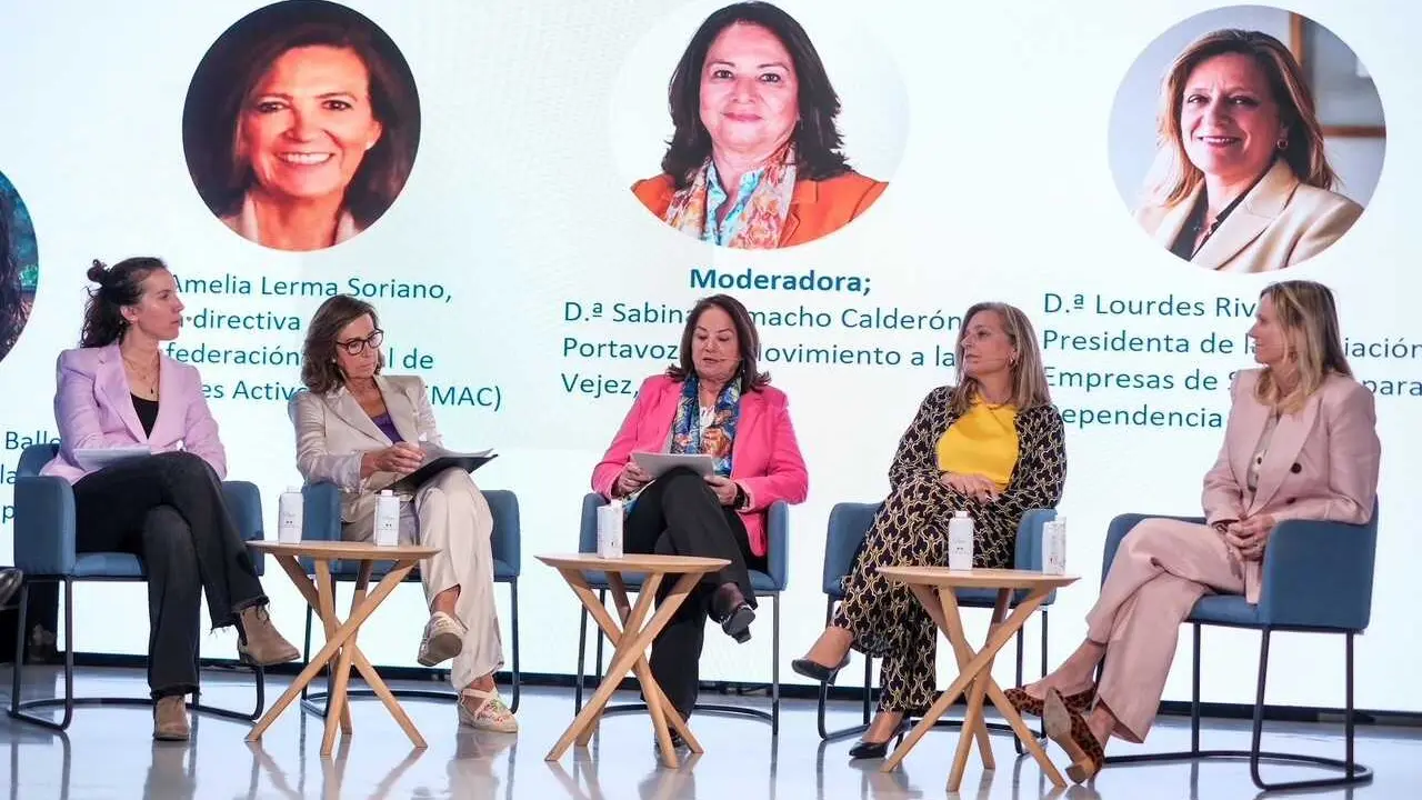 Mesa redonda 'Envejecer con humor'.