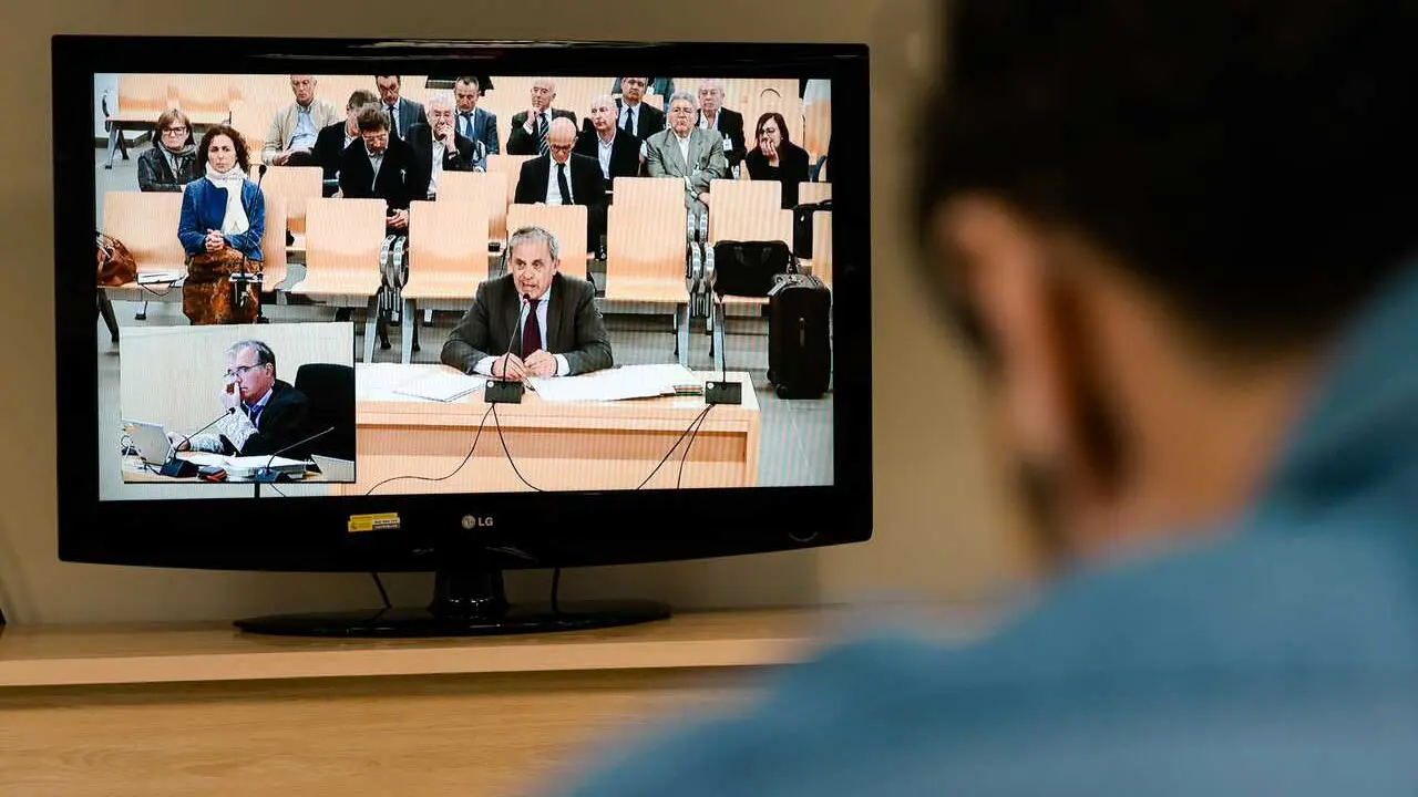 Pantalla en la sala de prensa muestra a Jordi Pujol Ferrusola declarando en la Audiencia Nacional, a 27 de abril de 2026, en San Fernando de Henares, Madrid (Espa&ntilde;a)