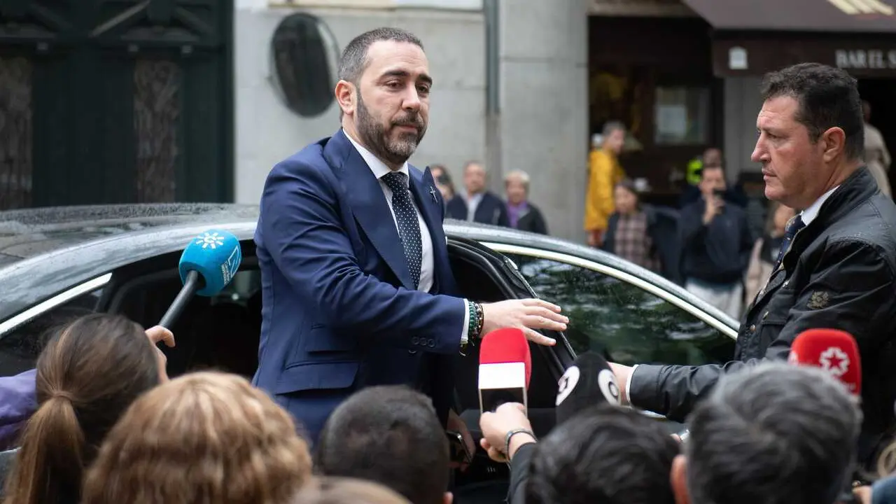 El empresario V&iacute;ctor de Aldama a su llegada al Tribunal Supremo, a 29 de abril de 2026, en Madrid (Espa&ntilde;a).