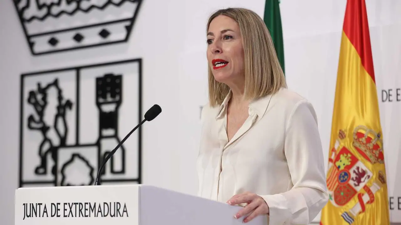 La presidenta de la Junta de Extremadura, Mar&iacute;a Guardiola, anuncia la composici&oacute;n de su gobierno