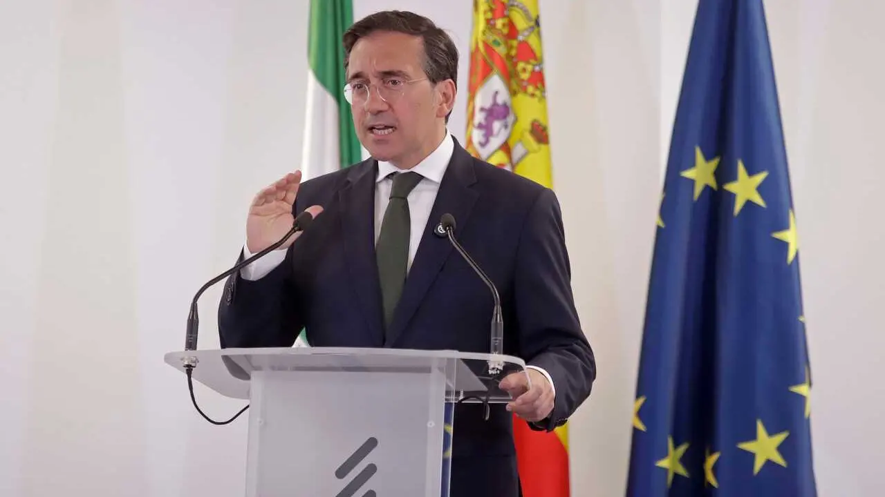 El ministro de Asuntos Exteriores, Uni&oacute;n Europea y Cooperaci&oacute;n, Jos&eacute; Manuel Albares, ofrece una rueda de prensa a 23 de abril de 2026 en Algeciras, C&aacute;diz (Andaluc&iacute;a, Espa&ntilde;a).