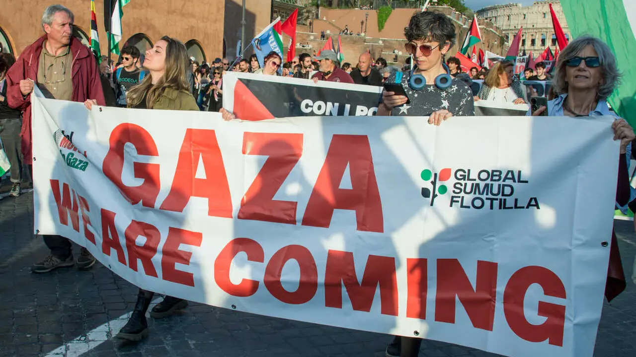 April 30, 2026, Rome: Demonstration in support of the Global Sumud Flotilla. The Israeli Navy blocked the Global Sumud Flotilla's new mission to lift the siege on Gaza. It happened on the night of April 29-30, near the Greek island of Crete. P.S.: The photo may be used with due respect for the context in which it was taken, and without intent to defame anyone.