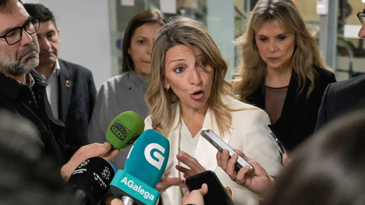 A Coru&ntilde;a
La vicepresidenta segunda del Gobierno y ministra de Trabajo y Econom&iacute;a Social, Yolanda D&iacute;az (), participa hoy s&aacute;bado en
A Coru&ntilde;a en un encuentro para dialogar con cooperativas gallegas que
trabajan en los sectores de los cuidados, la vivienda colaborativa, la
educaci&oacute;n y la intervenci&oacute;n social. Tambi&eacute;n asiste la secretaria de
Estado de Econom&iacute;a Social, Amparo Merino (). Por parte de la Uni&oacute;n de Cooperativas EspazoCoop, que organiza el
encuentro, participar&aacute;n en el encuentro su presidenta, Ana Olveira (),
02/05/2026
Foto: M. Dylan / Europa Press