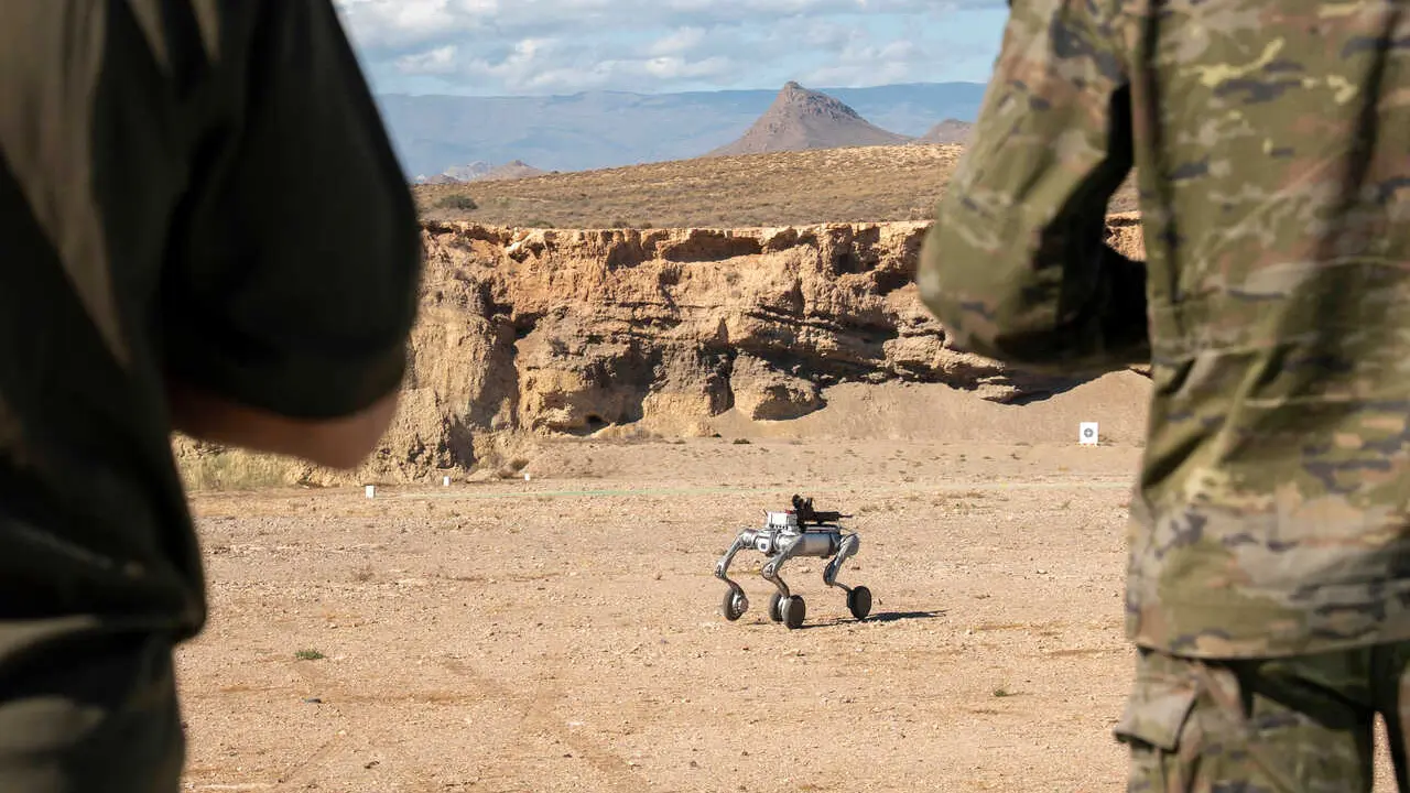 Archivo - El Ej&eacute;rcito de Tierra realiza una demostraci&oacute;n din&aacute;mica que integra sistemas robotizados en colaboraci&oacute;n con la industria nacional en el Campo de Maniobras y Tiro '&Aacute;lvarez de Sotomayor' a 30 de octubre de 2025, en Viator, Almer&iacute;a (Andaluc&iacute;a, Esp