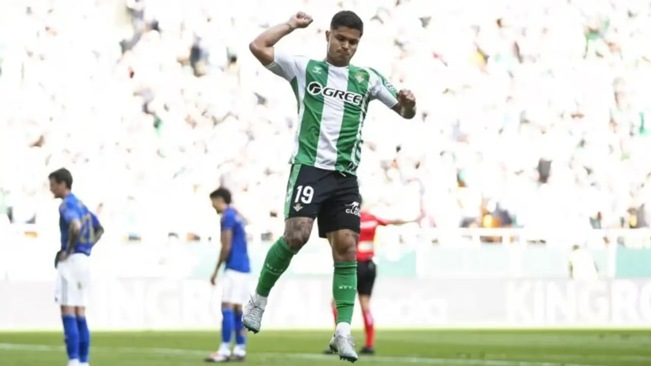 El Betis domina al Oviedo sepult&aacute;ndolo al descenso
