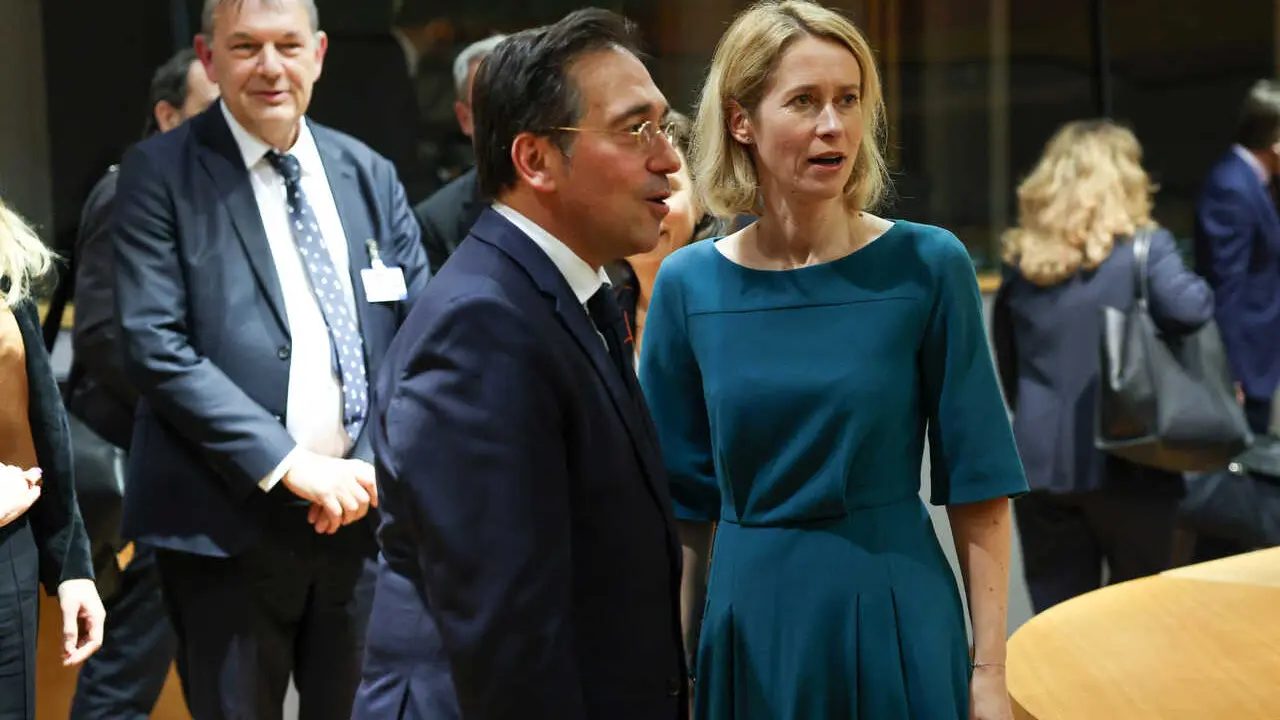 Archivo - El ministro de Exteriores espa&ntilde;ol, Jos&eacute; Manuel Albares, y la Alta Representante de la Uni&oacute;n Europea para Pol&iacute;tica Exterior, Kaja Kallas