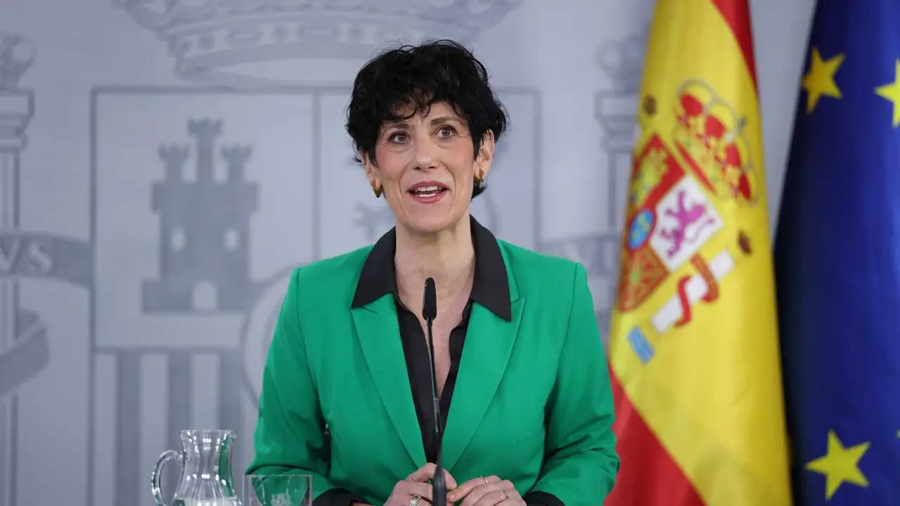 La ministra de Inclusi&oacute;n, Seguridad Social y Migraciones y portavoz del Gobierno, Elma Saiz, durante la rueda de prensa posterior al Consejo de Ministros, a 5 de mayo de 2026, en Madrid (Espa&ntilde;a). El Gobierno ha aprobado hoy en Consejo de Ministros la ampl
