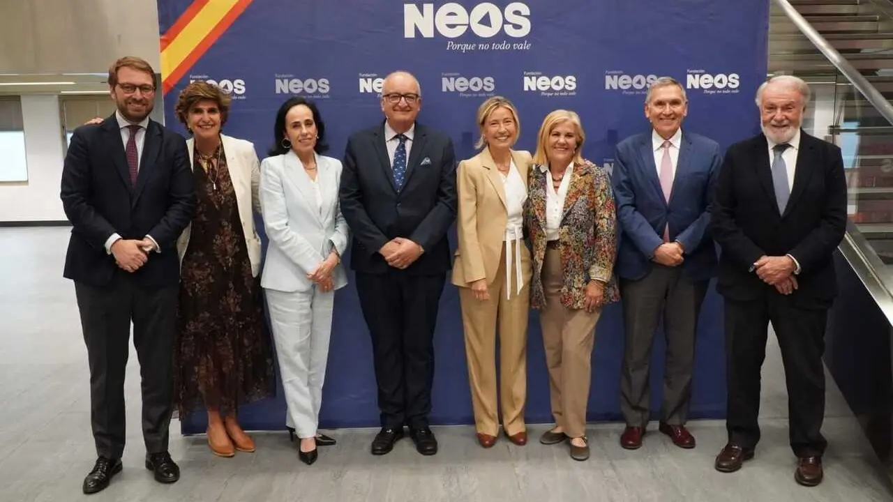 NEOS y la Asamblea de Asociaciones por la Vida, la Libertad y la Dignidad celebran el acto 'Ayuda a vivir, no a morir. El caso Noelia y la cultura de la muerte'.