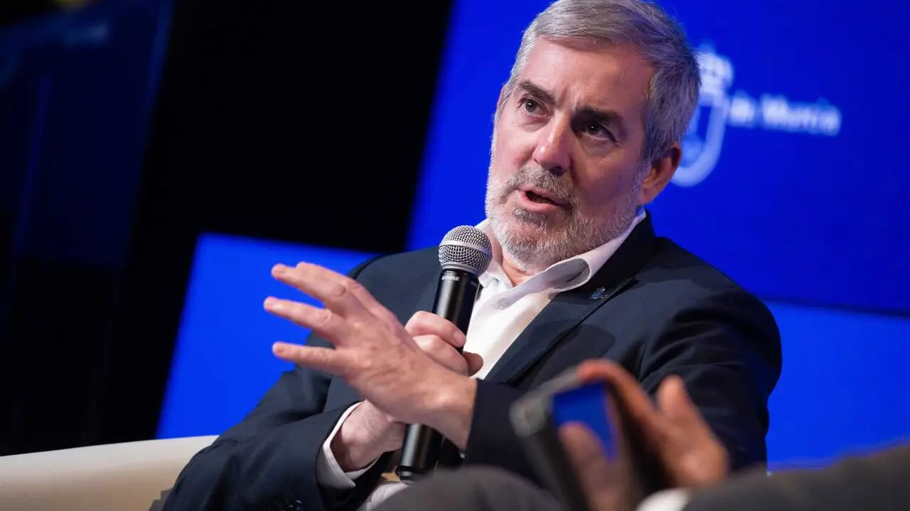 El presidente de Canarias, Fernando Clavijo Batlle, durante la &uacute;ltima jornada de  'Wake Up, Spain! Wake Up, Europe', en el Palacio de Linares de Madrid, a 17 de abril de 2026, en Madrid (Espa&ntilde;a). 'Crecimiento, cohesi&oacute;n e incertidumbre' es un simposio orga