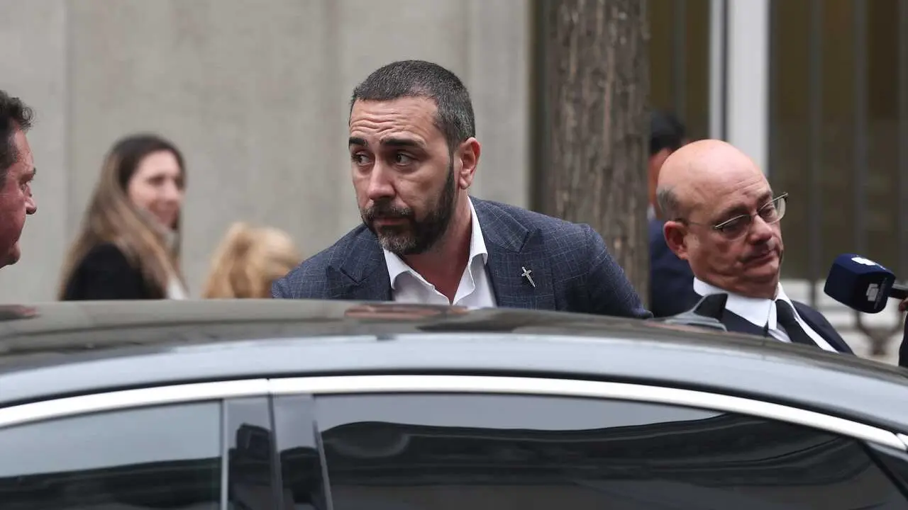 El empresario V&iacute;ctor de Aldama a su salida del Tribunal Supremo, a 7 de abril de 2026, en Madrid (Espa&ntilde;a). 