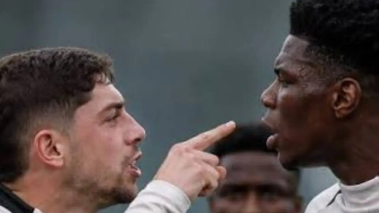 Careo entre Valverde y Tchouameni. Recreaci&oacute;n IA