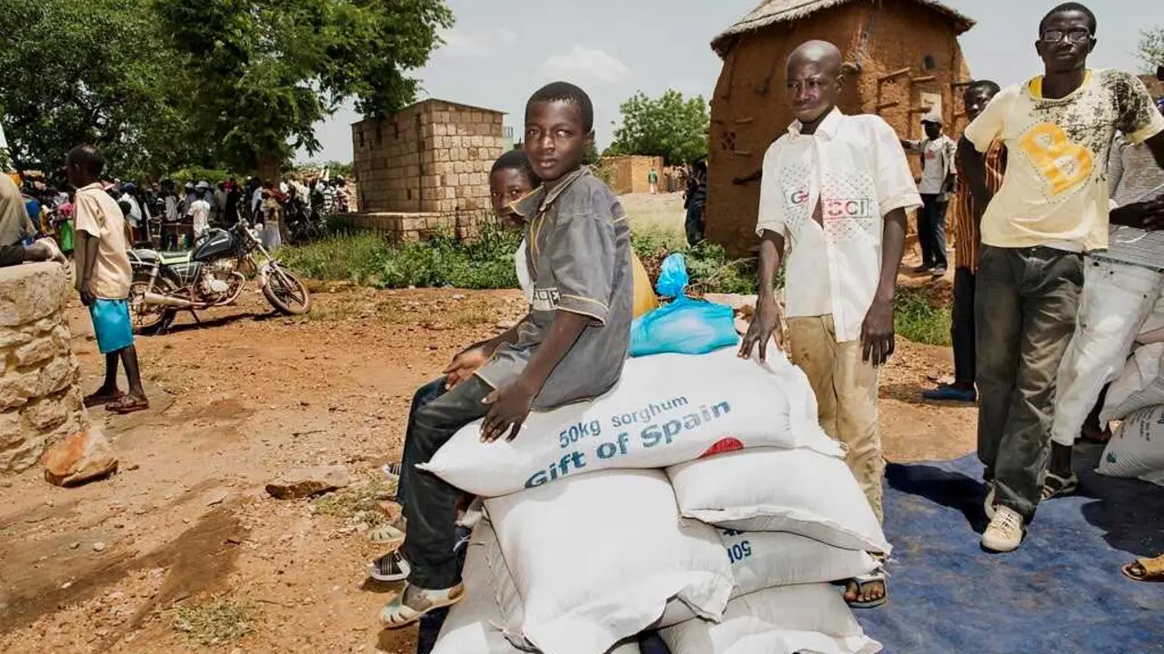 Archivo - Operativo de ayuda humanitaria en la regi&oacute;n de Mopti , Mali.