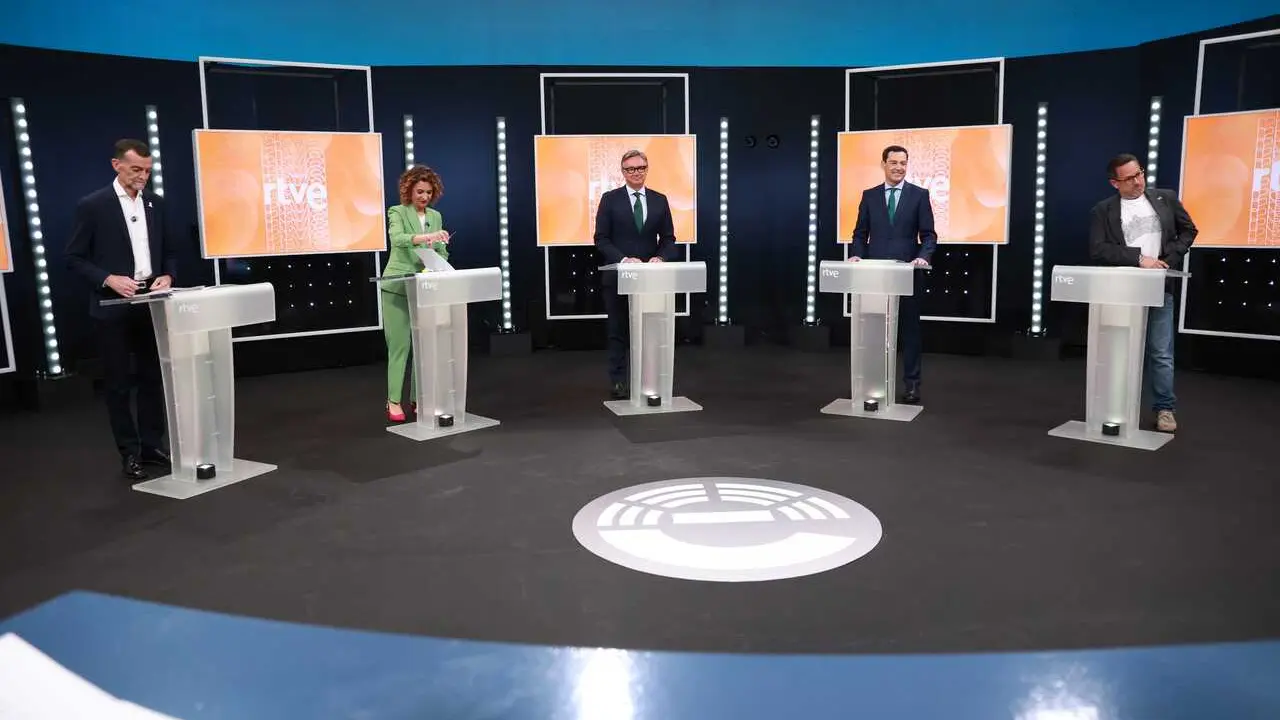 Imagen del debate electoral de RTVE con los cinco candidatos a la Presidencia de la Junta con representaci&oacute;n parlamentaria.