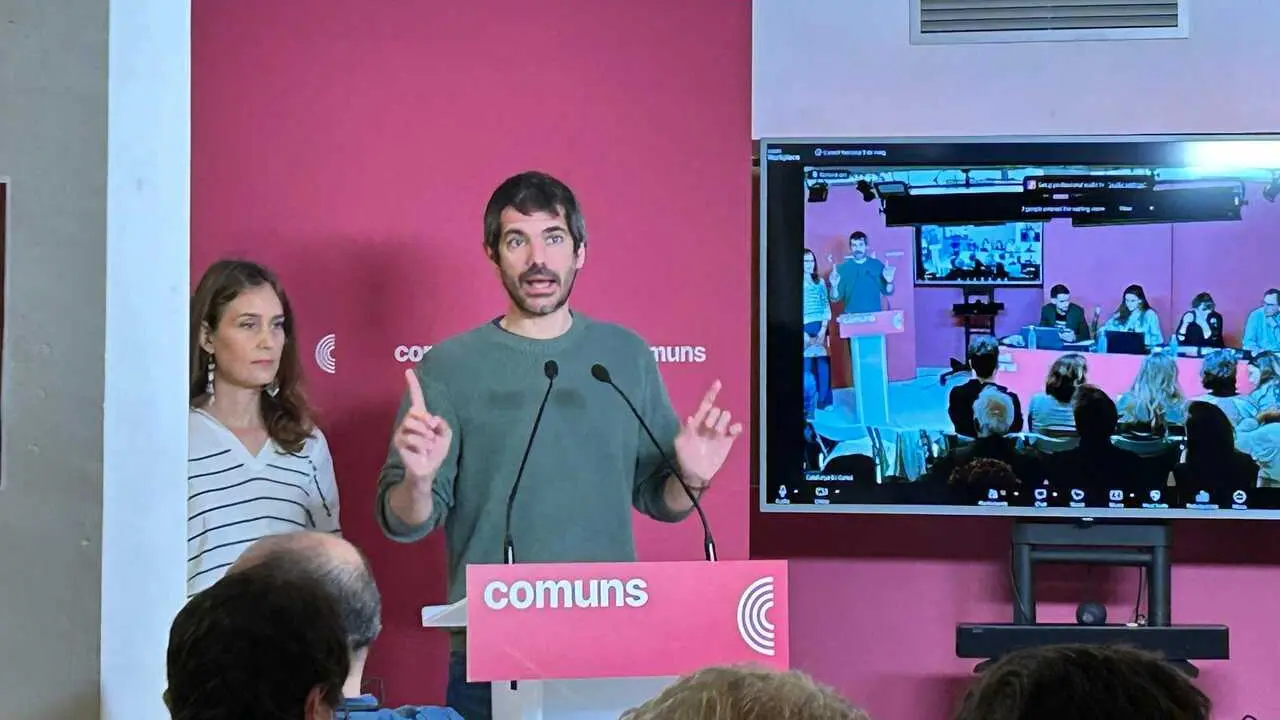 El ministro de Cultura, Ernest Urtasun, y la l&iacute;der de los Comuns, J&eacute;ssica Albiach, intervienen en el Consell Nacional de Catalunya en Com&uacute;