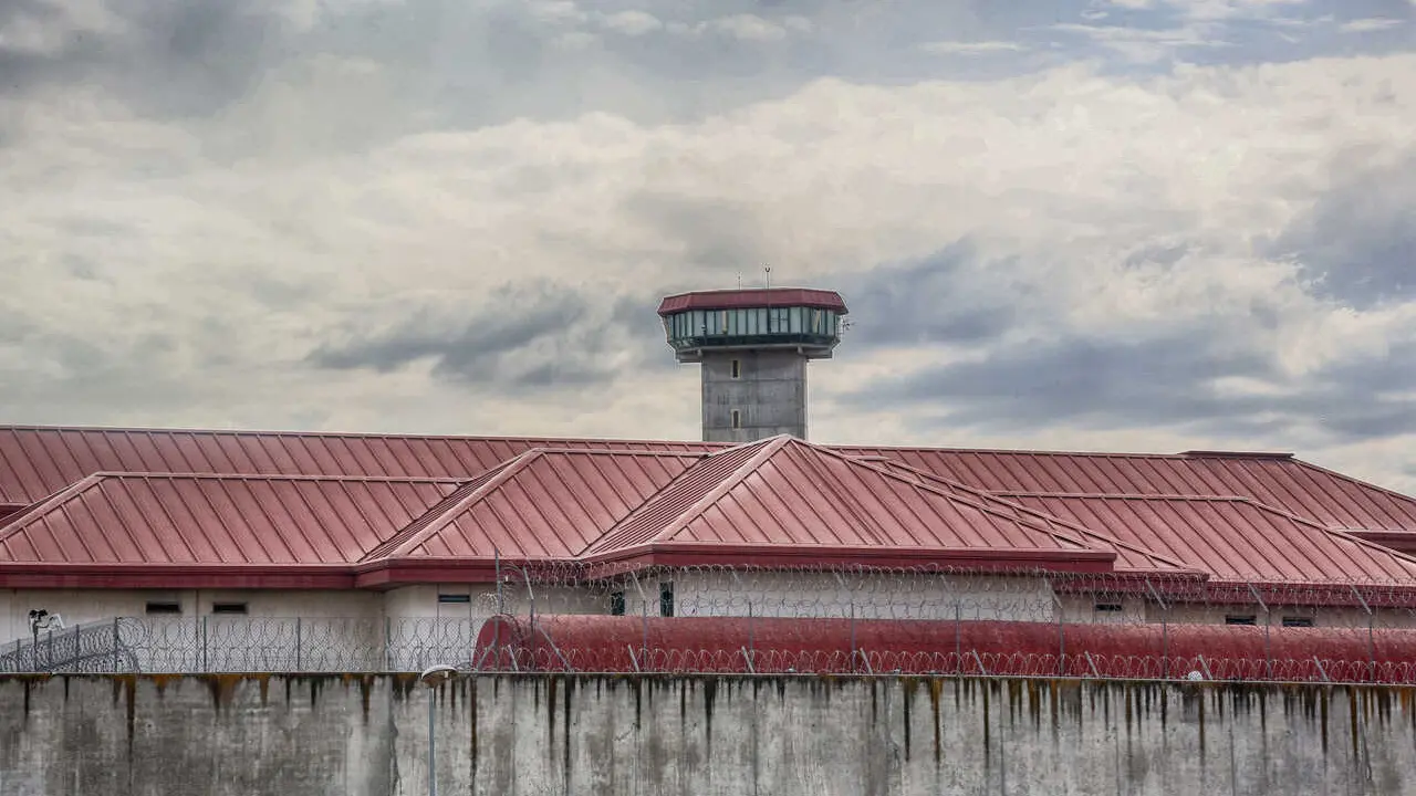 Archivo - Im&aacute;genes del Centro Penitenciario Madrid III  ( km. 4,5, Ctra. Pinto-San Martin de la Vega, 28340 Valdemoro, Madrid), donde se tiene previsto que pernocten los presos independentistas tras su traslado de la prisi&oacute;n de Soto del Real.