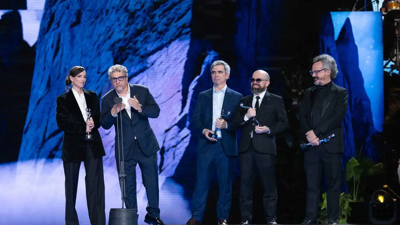 Archivo - El equipo de 'El Agente Secreto' celebra el Premio Platino a Mejor Pel&iacute;cula Iberoamericana