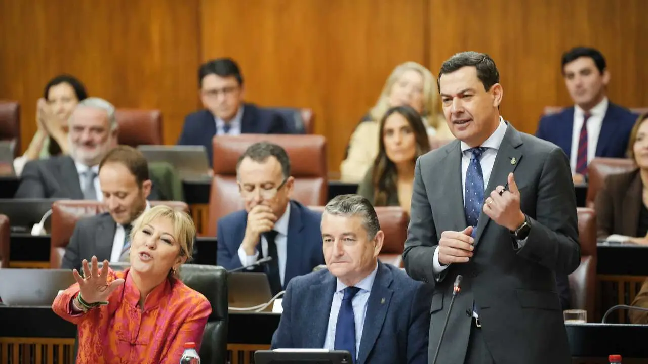 Archivo - El presidente de la Junta de Andaluc&iacute;a, Juanma Moreno, interviene durante la sesi&oacute;n de control en el pleno del Parlamento andaluz. A 26 de febrero de 2026 en Sevilla (Andaluc&iacute;a, Espa&ntilde;a). 