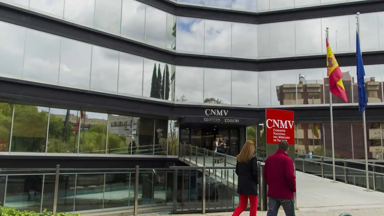 Archivo - CNMV, fachada de la Comisi&oacute;n Nacional del Mercado de Valores