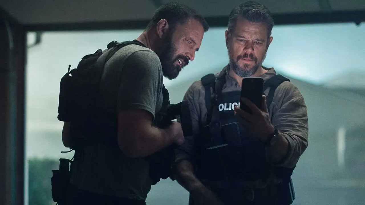 THE RIP. (L to R) Ben Affleck as Det Sergeant JD Byrne and Matt Damon as Lieutenant Dane Dumars in The Rip. Cr. Warrick Page/Netflix &copy; 2025.