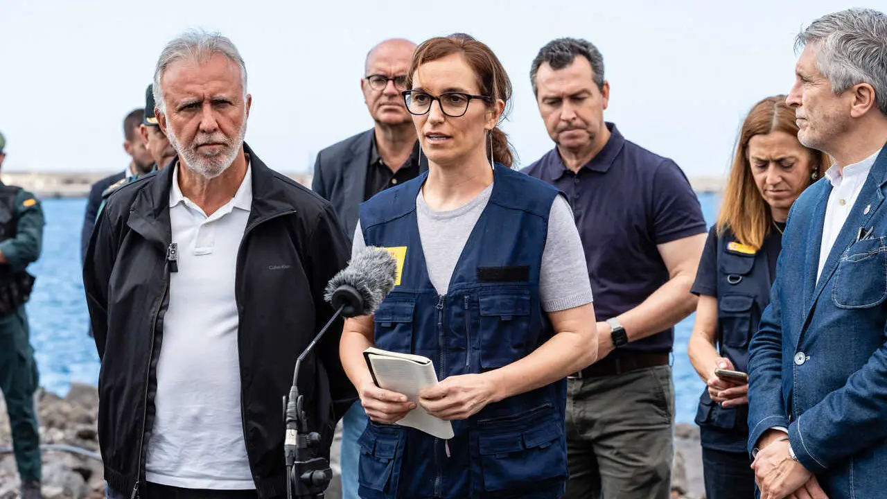 (I-D) El ministro de Pol&iacute;tica Territorial y Memoria Democr&aacute;tica, &Aacute;ngel V&iacute;ctor Torres; la ministra de Sanidad, M&oacute;nica Garc&iacute;a, y el ministro del Interior, Fernando Grande-Marlaska, informan de la situaci&oacute;n del crucero 'MV Hondius'.