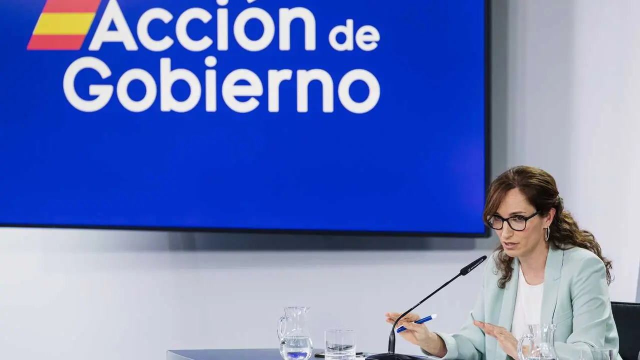 La ministra de Sanidad, M&oacute;nica Garc&iacute;a, interviene durante la rueda de prensa posterior al Consejo de Ministros, a 12 de mayo de 2026, en Madrid (Espa&ntilde;a). El Consejo de Ministros ha aprobado hoy el proyecto de ley de integridad del Sistema Nacional de Salu