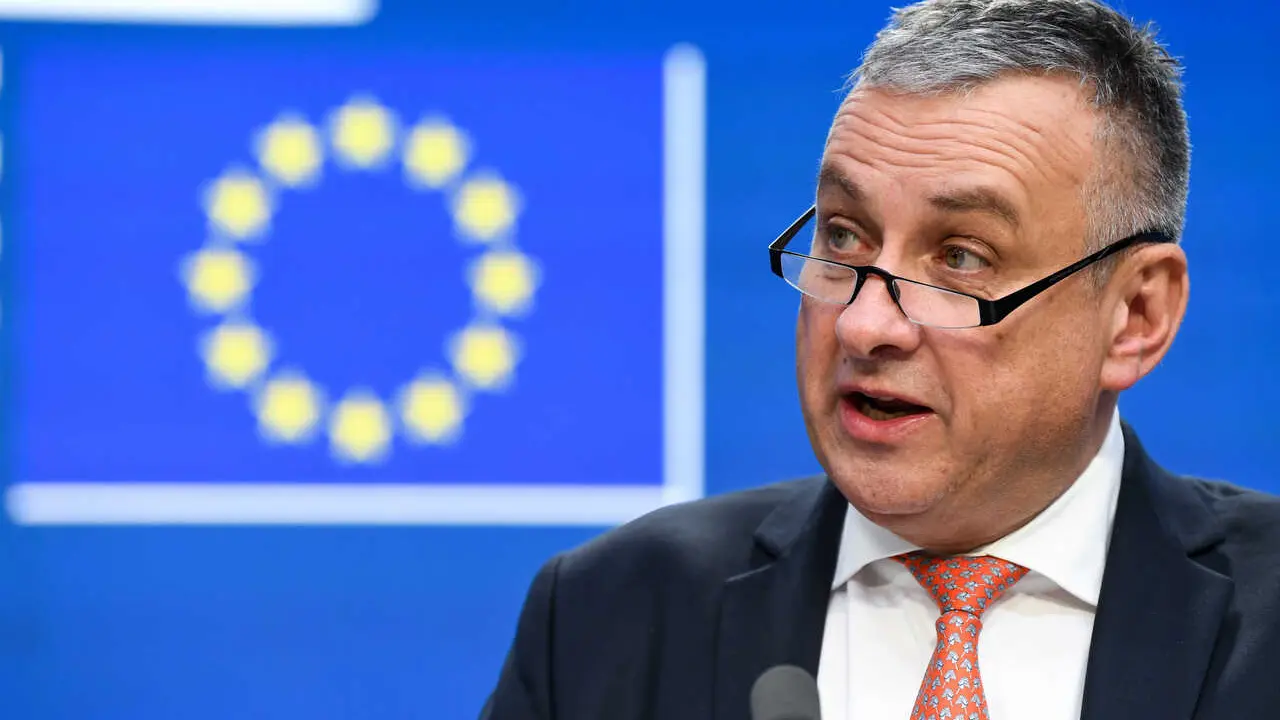 Archivo - El comisario europeo de Asociaciones Internacionales, Jozef Sikela. 