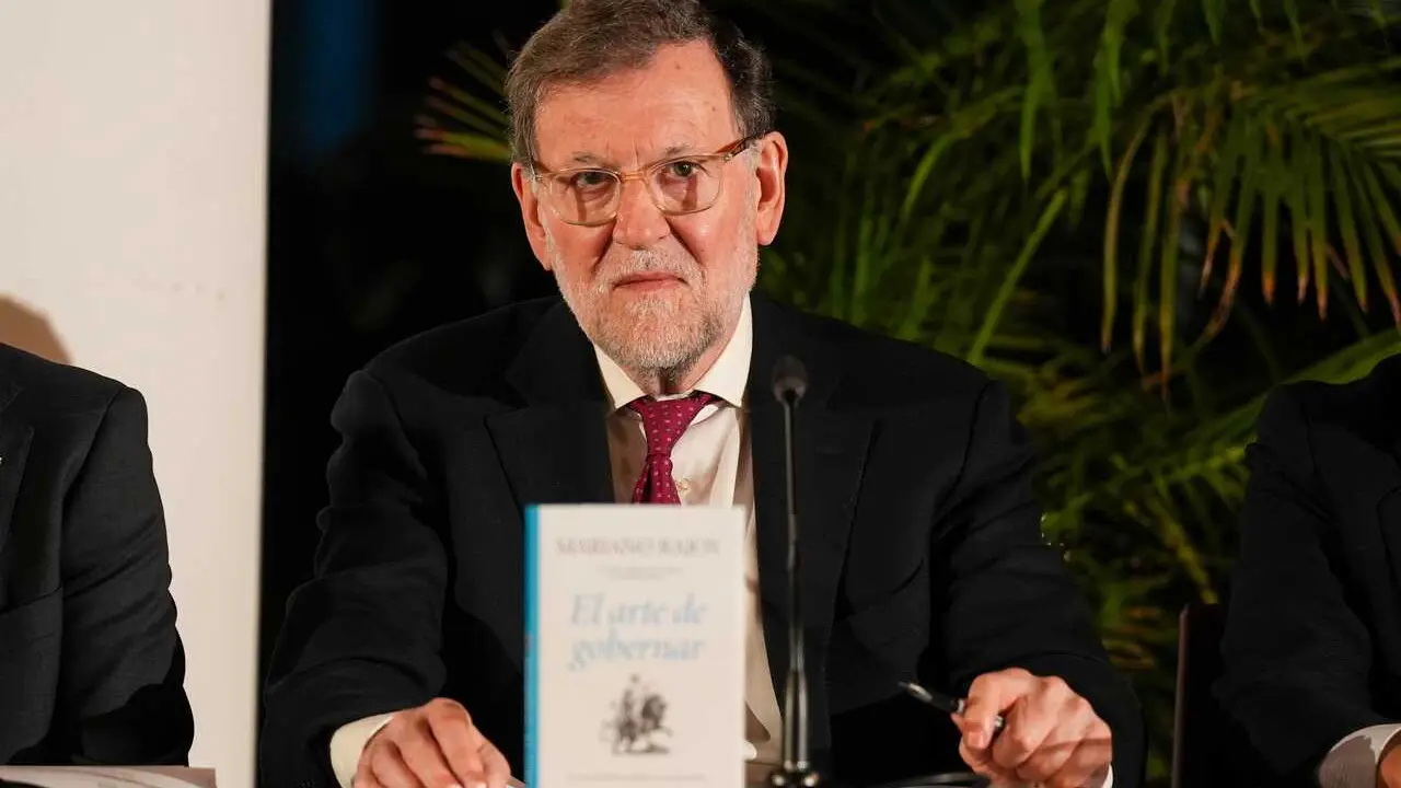 Archivo - El expresidente del Gobierno Mariano Rajoy  durante la presentaci&oacute;n del libro 'El arte de gobernar'. A 14 de enero de 2025 en Sevilla, Andaluc&iacute;a (Espa&ntilde;a). 