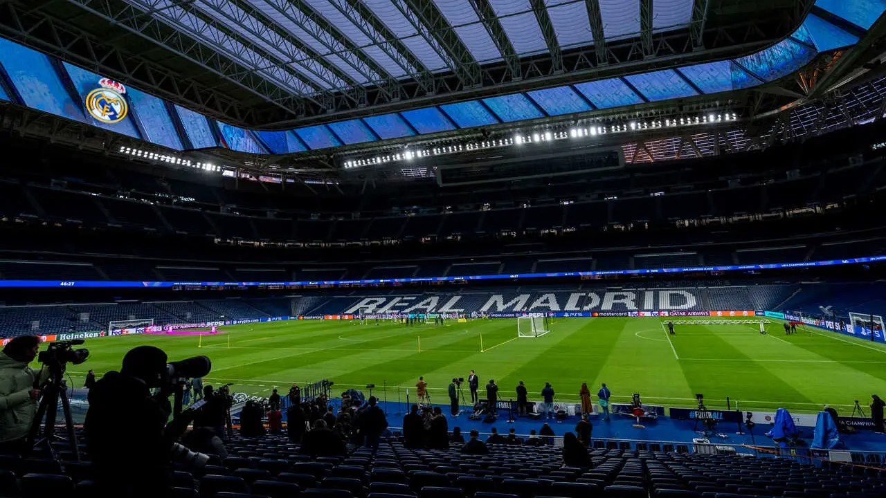 Archivo - Vista general del Estadio Santiago Bernab&eacute;u, durante un entrenamiento del AS Monaco.