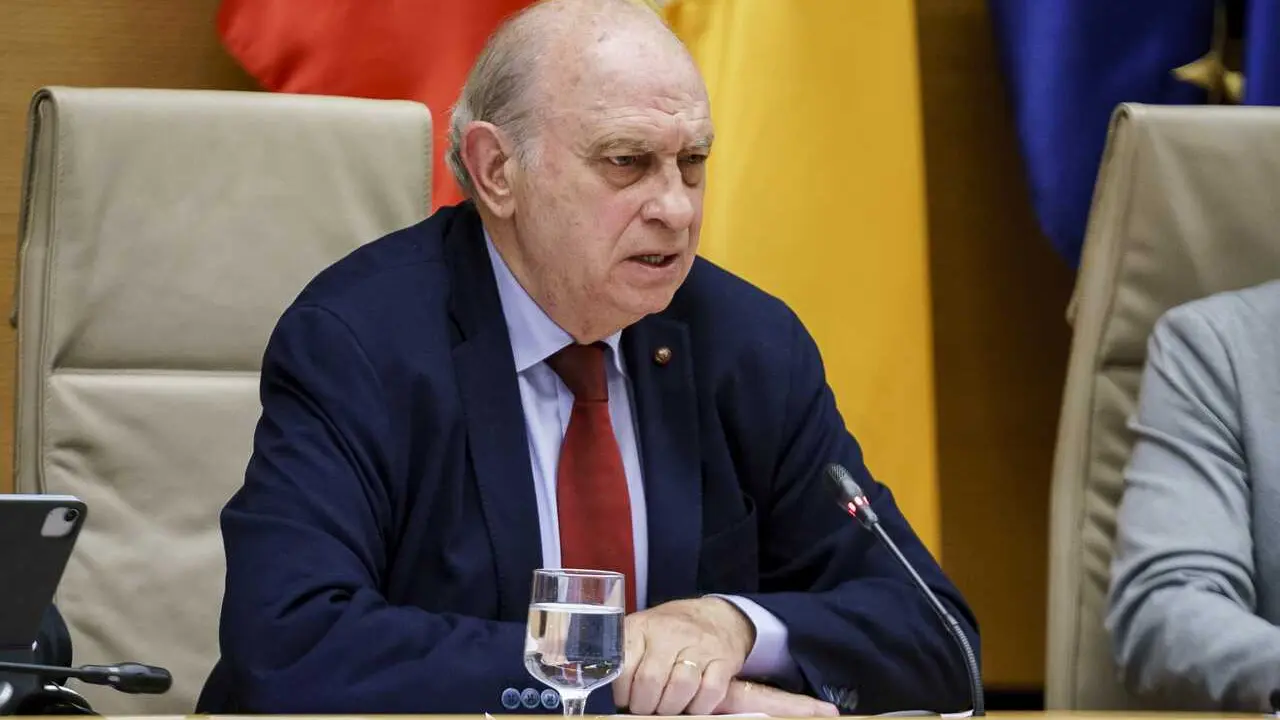 Archivo - El exministro del interior, Jorge Fern&aacute;ndez D&iacute;az, comparece en el Congreso de los Diputados, a 5 de marzo de 2025, en Madrid (Espa&ntilde;a).