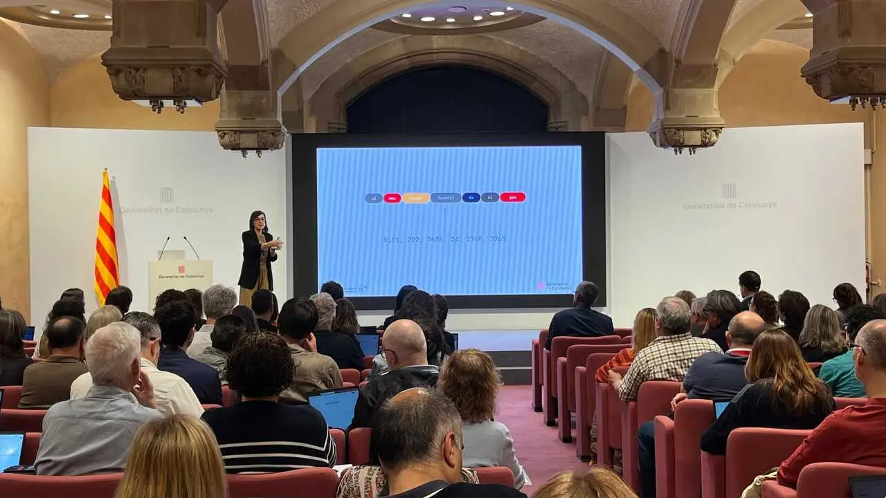 La primera sesi&oacute;n de formaci&oacute;n sobre el uso de la IA a empleados p&uacute;blicos