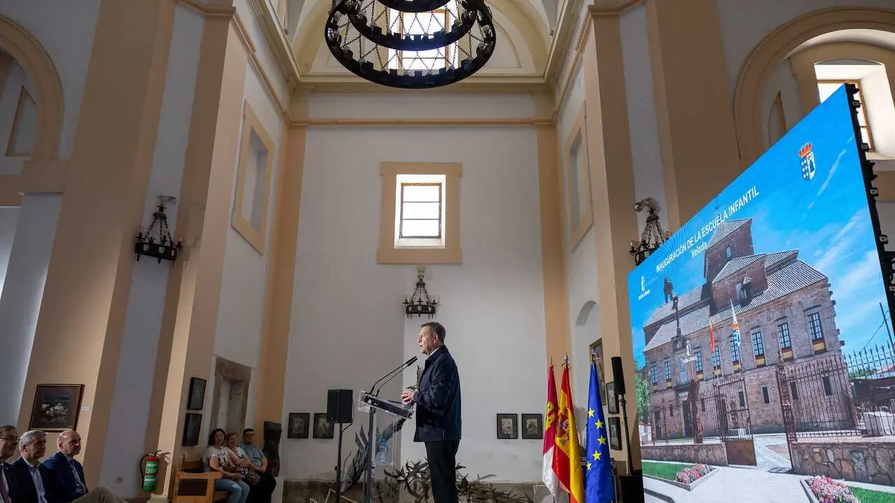 El presidente de Castilla-La Mancha, Emiliano Garc&iacute;a-Page, durante su intervenci&oacute;n en el acto de inauguraci&oacute;n de la nueva Escuela Infantil de Velada.