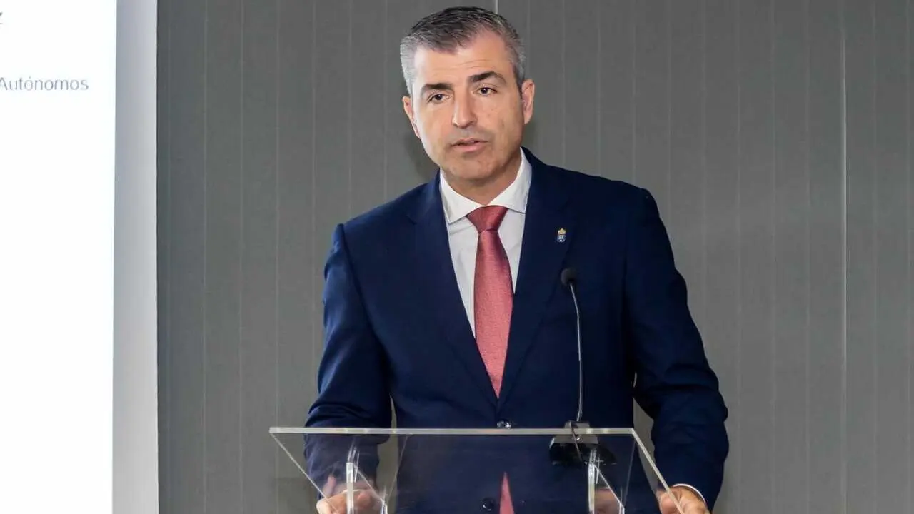 Archivo - El vicepresidente y consejero de Econom&iacute;a del Gobierno de Canarias, Manuel Dom&iacute;nguez