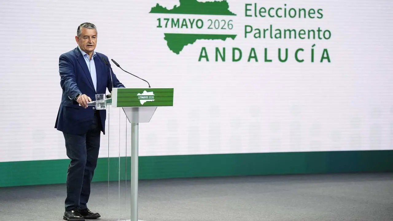 El consejero de Sanidad, Presidencia y Emergencias de la Junta de Andaluc&iacute;a, Antonio Sanz, durante visita el Centro de Difusi&oacute;n de Datos de las elecciones del 17M en el Pabell&oacute;n de la Navegaci&oacute;n. A 15 de mayo de 2026 en Sevilla (Andaluc&iacute;a, Espa&ntilde;a)
