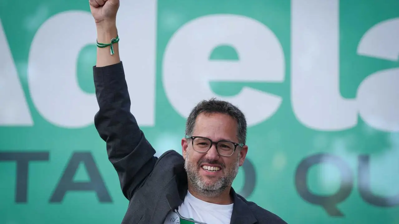 El candidato de Adelante Andaluc&iacute;a a la Presidencia de la Junta, Jos&eacute; Ignacio Garc&iacute;a (c) durante el acto de cierre de campa&ntilde;a celebrado en la capital andaluza. A 15 de mayo de 2026 en Sevilla (Andaluc&iacute;a, Espa&ntilde;a) 