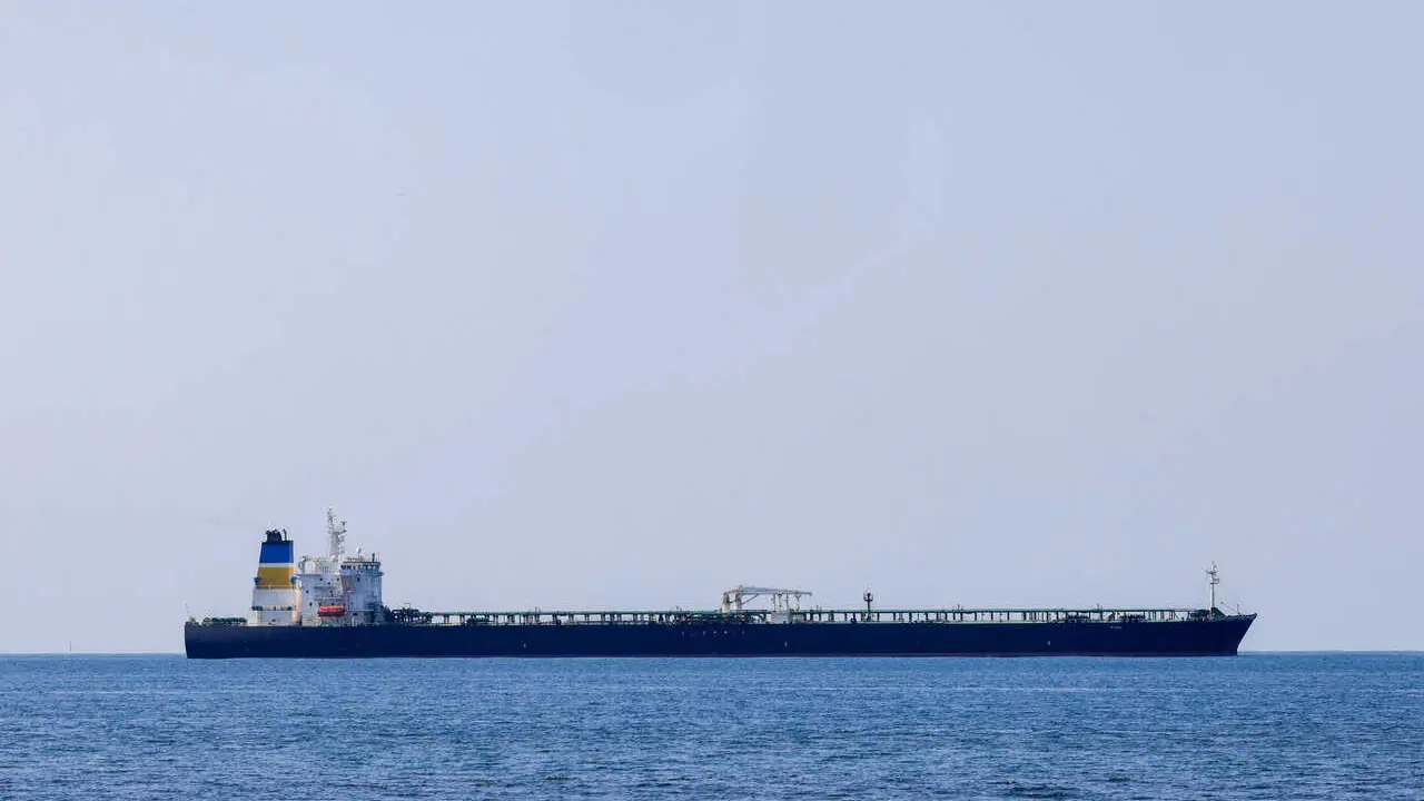 The Deyna, an oil tanker belonging to the Russian &lsquo;ghost fleet&rsquo;, is currently anchored at Fos-sur-Mer, having been boarded by the French Navy off the coast of Algeria. Under the watch of two French Navy vessels, it is anchored in the harbour of Fos-sur-Mer, awaiting inspection.