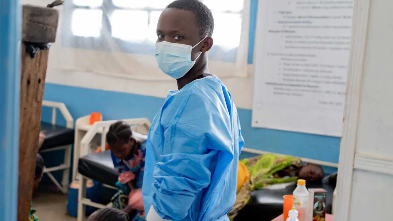 BEIJING, May 17, 2026  -- A health worker wearing a mask is seen at the general reference hospital in Rwampara in eastern Democratic Republic of the Congo, on May 16, 2026.