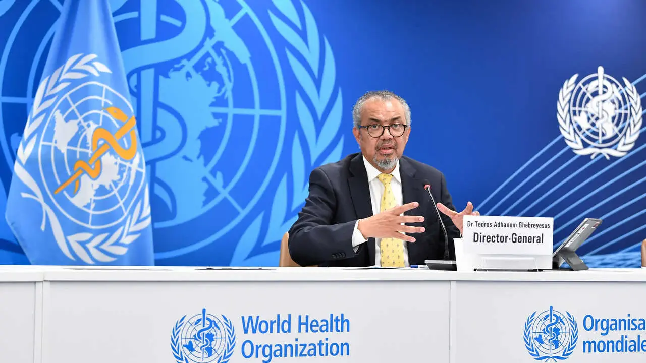 Archivo - El director general de la Organizaci&oacute;n Mundial de la Salud (OMS), Tedros Adhanom Ghebreyesus, durante una rueda de prensa en la ciudad suiza de Ginebra en diciembre de 2025 (archivo)