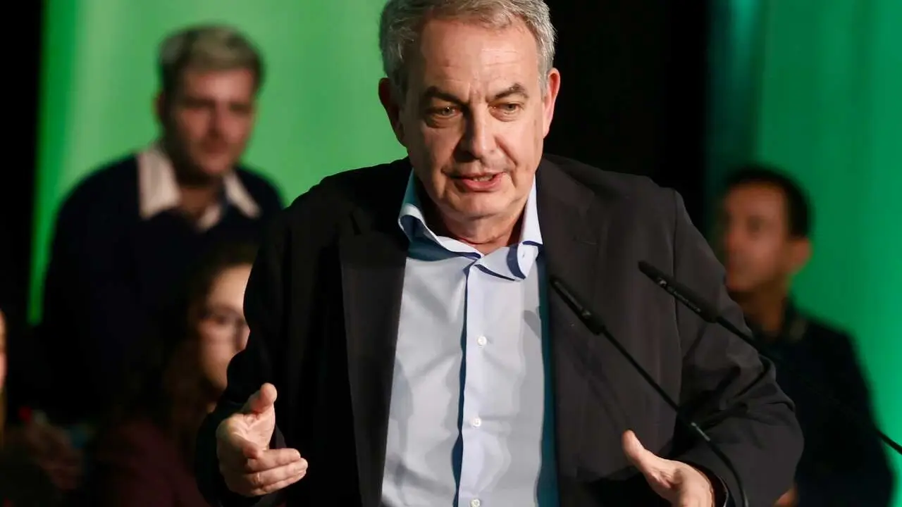 El expresidente del Gobierno Jos&eacute; Luis Rodr&iacute;guez Zapatero, durante su intervenci&oacute;n en el mitin. A 14 de mayo de 2026, en C&aacute;diz (Andaluc&iacute;a, Espa&ntilde;a). 
