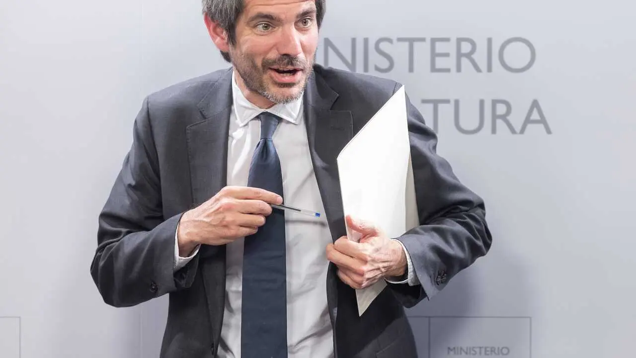 El ministro de Cultura, Ernest Urtasun, durante la presentaci&oacute;n del programa &lsquo;Cine Vecino&rsquo; en la sede del Ministerio de Cultura, a 18 de mayo de 2026, en Madrid (Espa&ntilde;a). El ministro de Cultura, Ernest Urtasun, ha dado a conocer esta iniciativa institucio