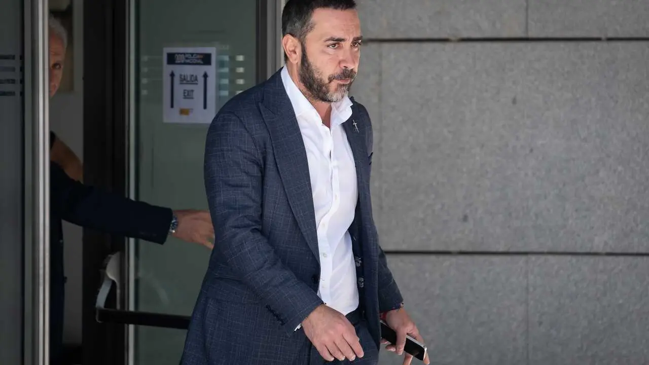 El empresario V&iacute;ctor de Aldama a su salida de la Audiencia Nacional, a 21 de mayo de 2026, en Madrid (Espa&ntilde;a). 