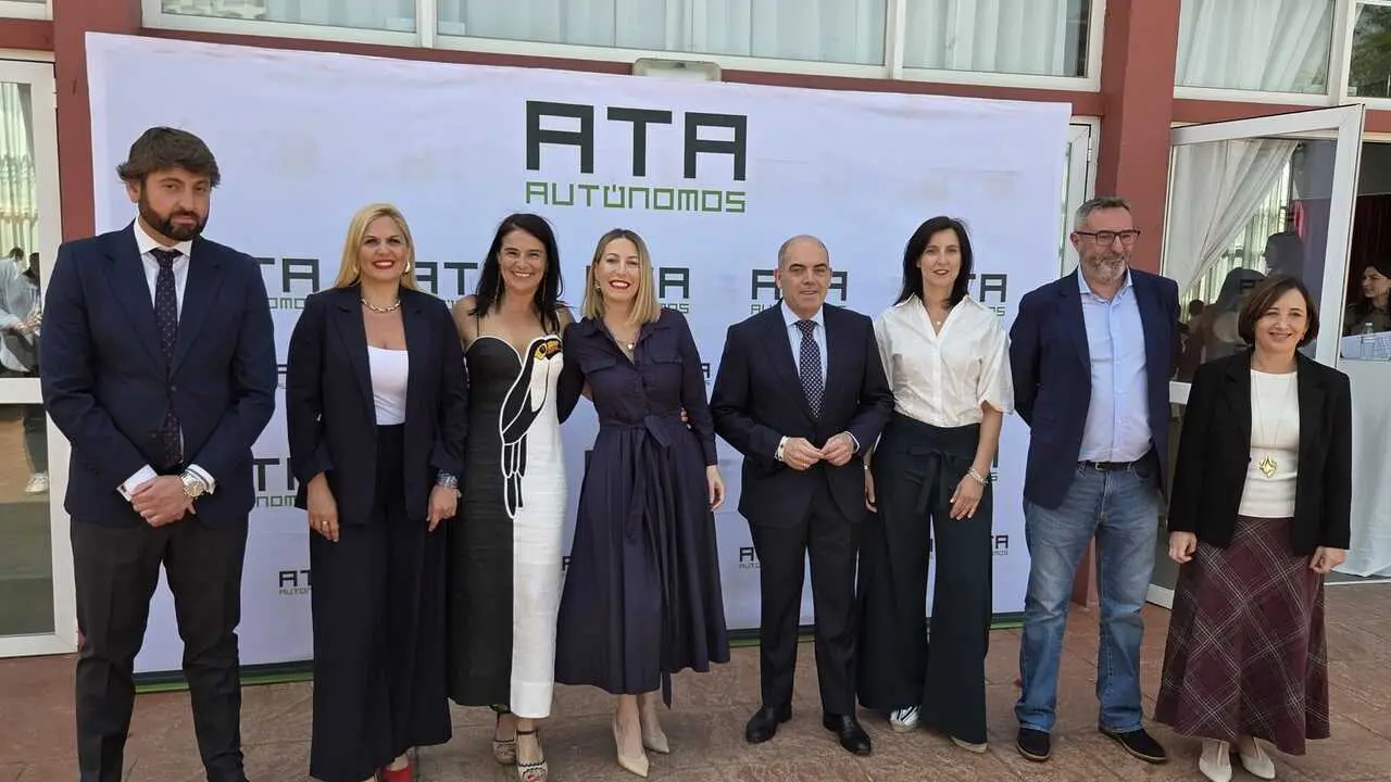 Autoridades en la Asamablea Electoral de ATA Extremadura
