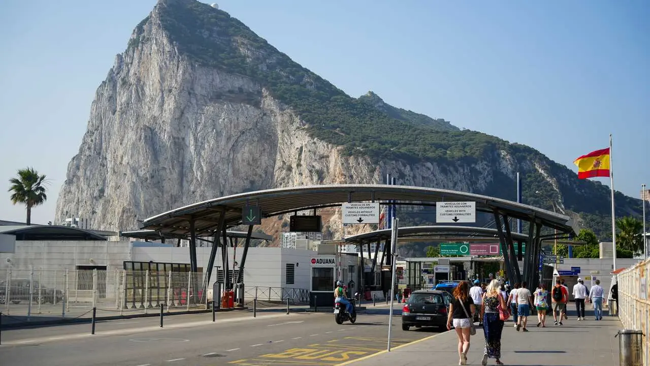 Archivo - Im&aacute;genes de la frontera entre Espa&ntilde;a y el Pe&ntilde;&oacute;n de Gibraltar. 